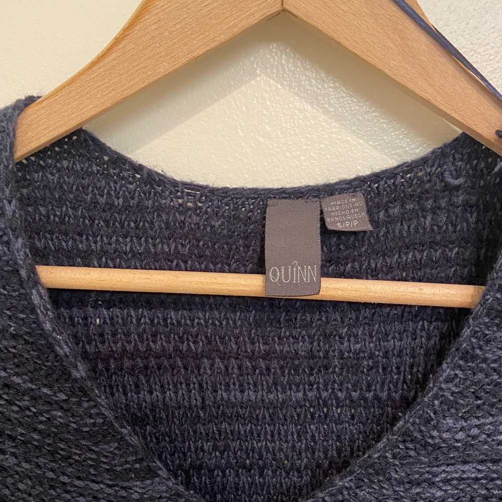 Quinn Womens Sweater Size S Navy Blue V Neck Side Slits Curved Hem Pullover